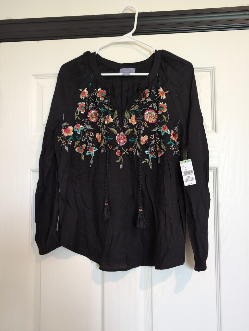 Medium NWT embroidered boho black blouse